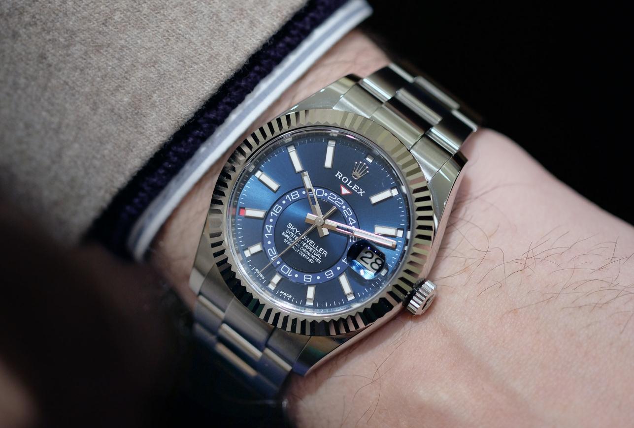 The high-level fake Rolex Sky-Dweller 326934 watches are worth for men.